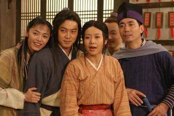 玩偶姐姐圣诞 姐姐她的圣诞睫毛每眨动一次海报