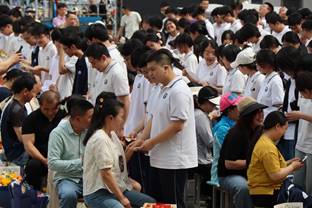 卡一卡二卡三国产拍海报