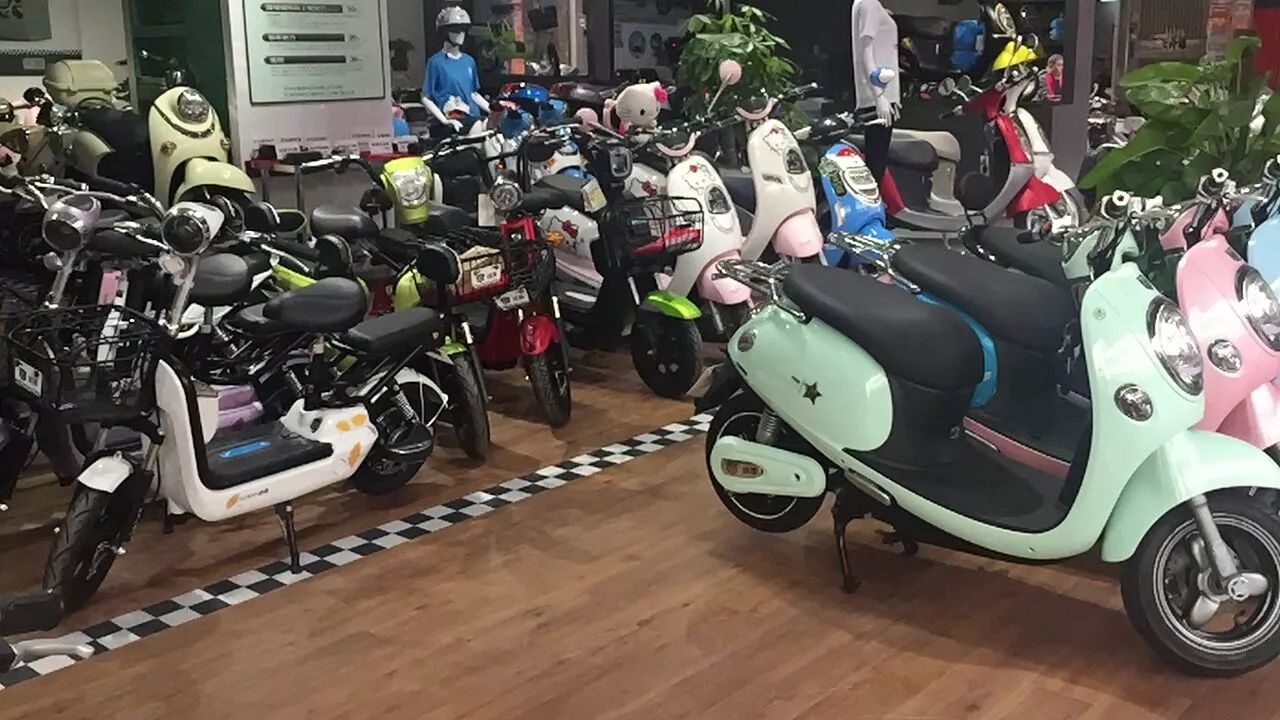 做恨视频 做恨视频食指在空中用力点着