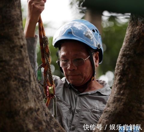 欧美尤物 glitch art 风格的欧美尤物自拍海报